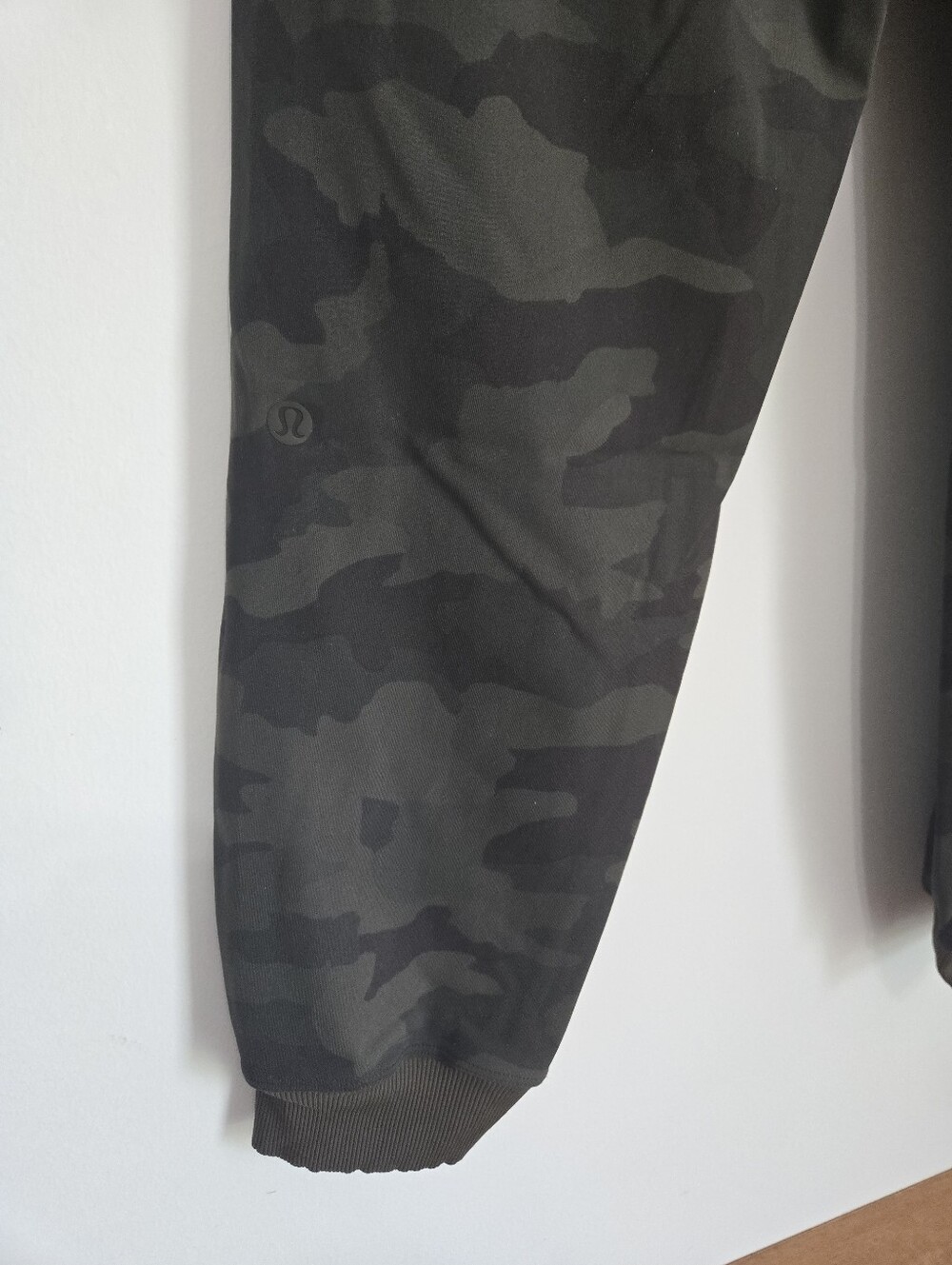 Lululemon On the Fly Jogger 28" *Luxtreme Heritage 365 Camo Dark Olive SIZE 6 - Picture 4 of 6